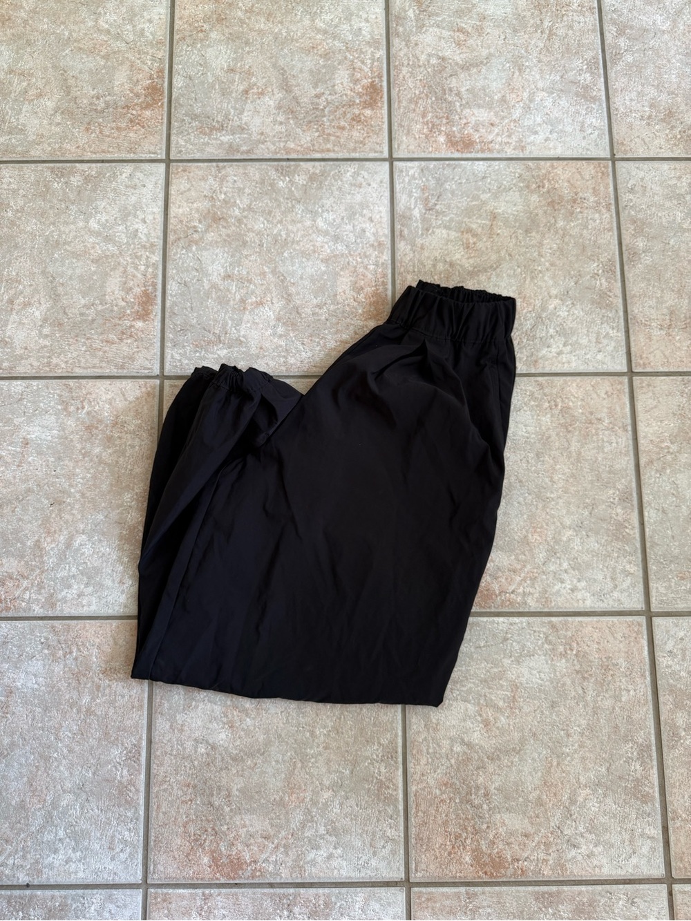 aerie Black Elastic-Waist Jogger Pants - Lightweight Pull-On